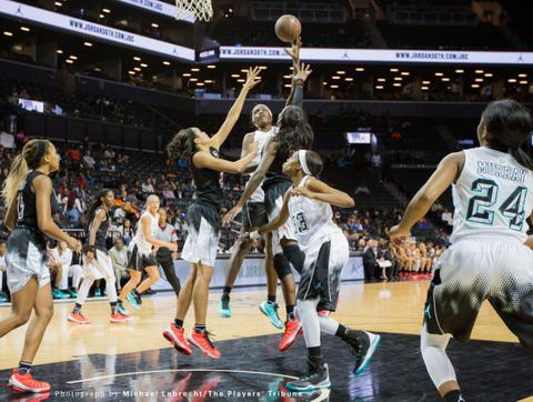 马亚摩尔nba 摩尔的篮球之路以及她眼中的WNBA(6)