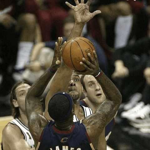 2007nba总决赛比赛时间 2007年的NBA总决赛上为什么骑士被马刺4(4)