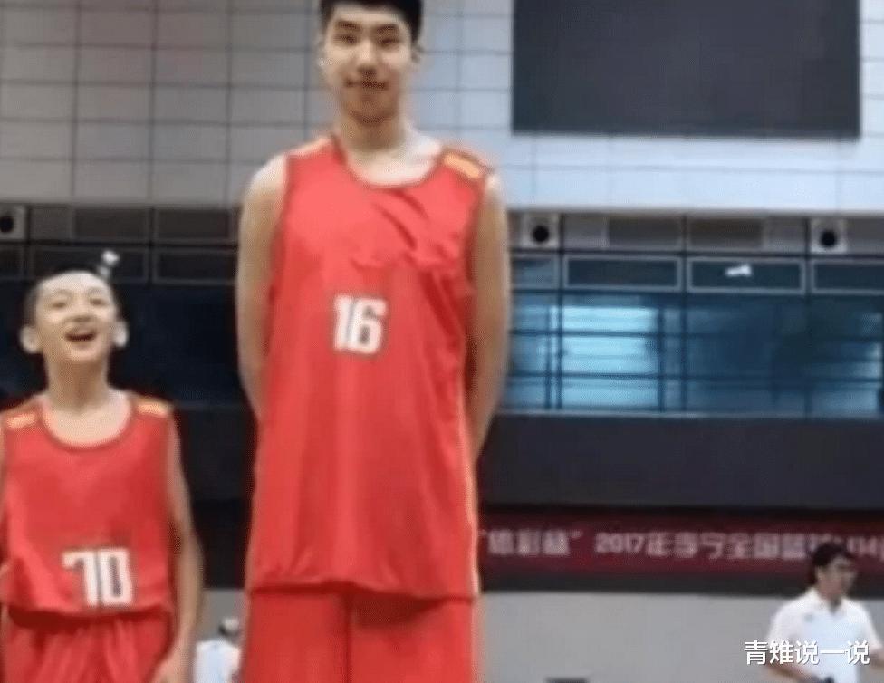 那位身高只有1米5的小男孩，被誉为“中国库里”，意外被选上中国男篮，他如今怎样了(2)