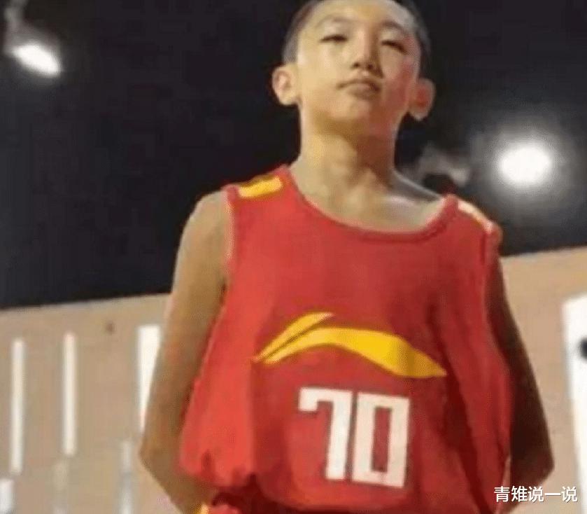 那位身高只有1米5的小男孩，被誉为“中国库里”，意外被选上中国男篮，他如今怎样了(3)