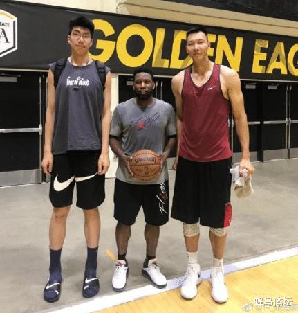 身高2.22米！和詹姆斯儿子同一所学校！第一次加入中国男篮！期待！(5)