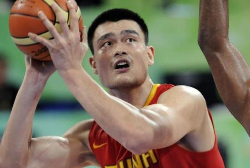 08年奥运会中国男篮球员，如今仅剩3位留在赛场上，网友：不容易(1)