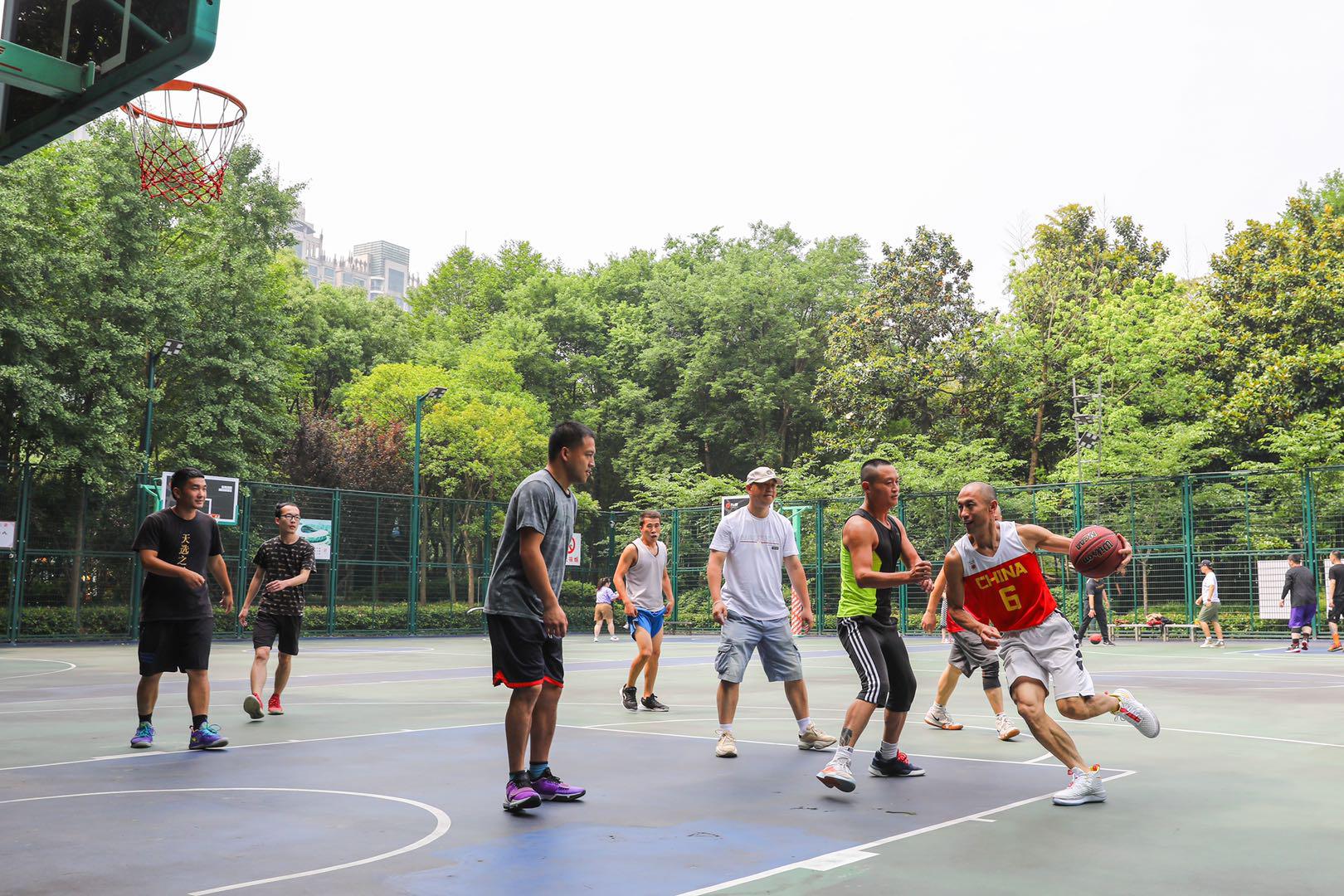 这一上海最著名的篮球圣地, 为啥偏要加上这么一扇“门”?(10)