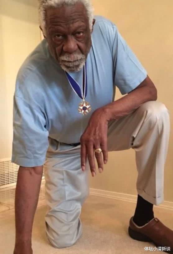 特朗普这回玩大了，86岁NBA名宿单膝跪地抗议，球员们已不再关注复赛(1)