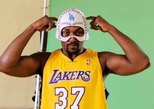 nba戴面具 那些戴过面具的NBA巨星(11)
