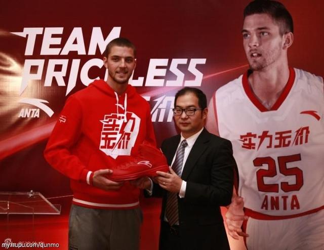 nba哪些球星和中国签约 看看中国品牌签约的NBA球员(9)