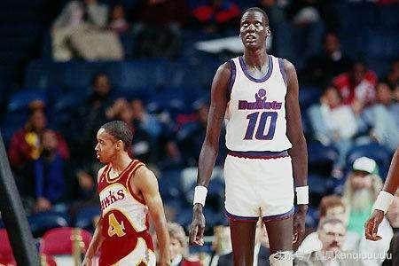 nba巨人之子2米11 NBA历史第一巨人之子展现恐怖天赋(2)