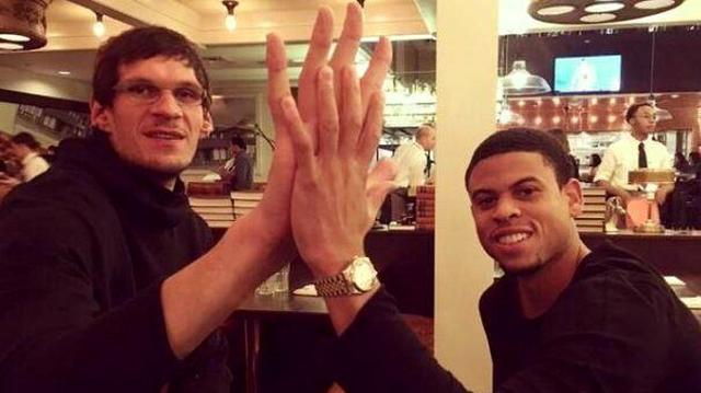 nba最大的手图 NBA球员谁的手最大(5)