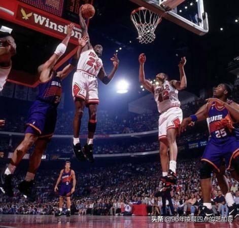 1993年nba总决赛 1993年NBA总决赛第四场——钻石一代的经典对决(5)