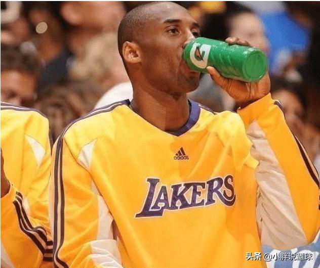 nba球员喝xs饮料 NBA球员比赛时都喝哪一种饮料(1)