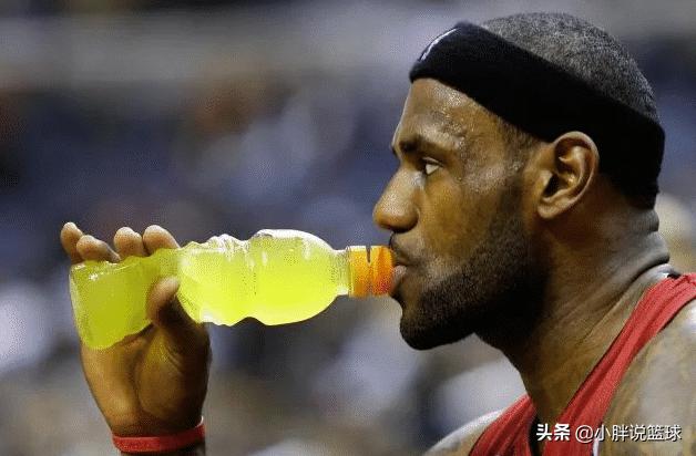 nba球员喝xs饮料 NBA球员比赛时都喝哪一种饮料(3)