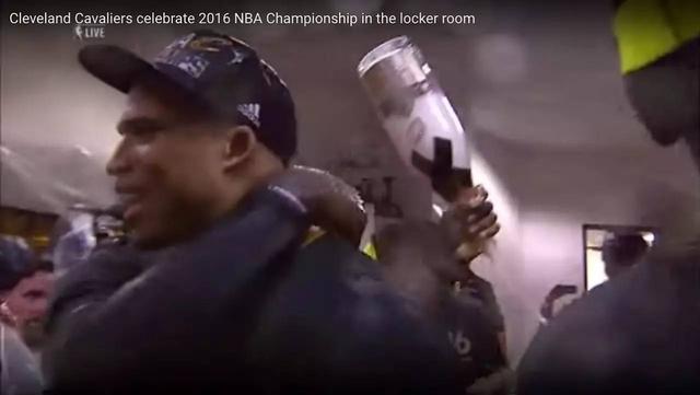 nba总决赛香槟多少钱 勇士队喷了18万美刀的香槟庆祝斩获NBA总冠军(3)