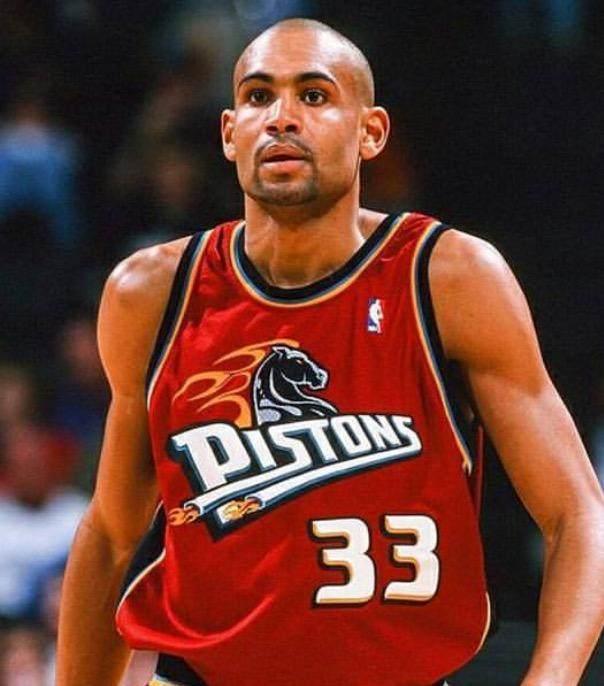 nba90号球衣是谁 NBA90年代中的9大球衣(7)