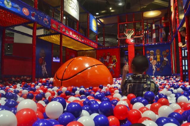上海nba乐园门票价格 探店｜全球首家NBA乐园登录上海(8)