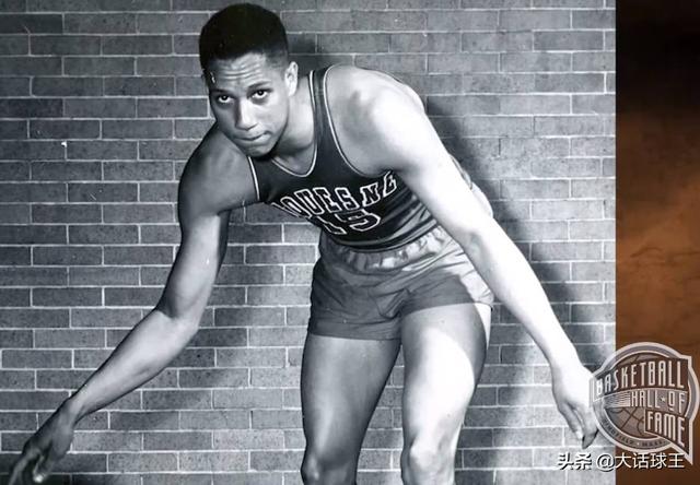 nba历史上第一个黑人球员 NBA历史上首位被选中的黑人球员(1)
