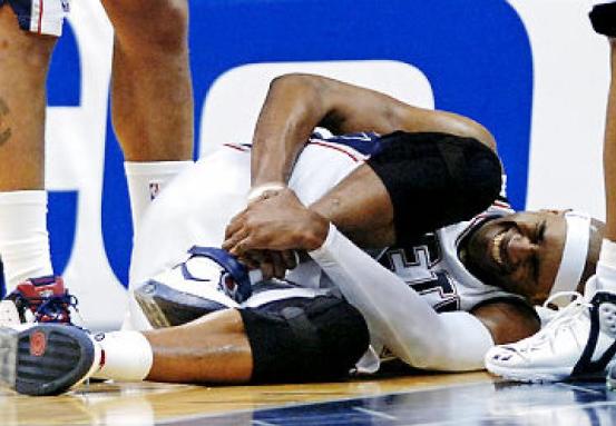 nba球员伤人 NBA历史上的十大伤人事件(4)