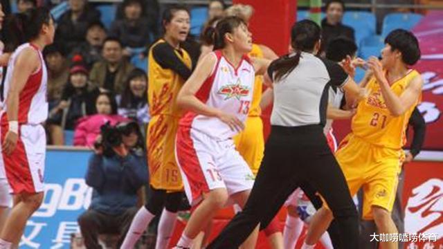 打架不输朱芳雨！中国女篮史上最大罚单，23人参与群殴被禁赛(4)