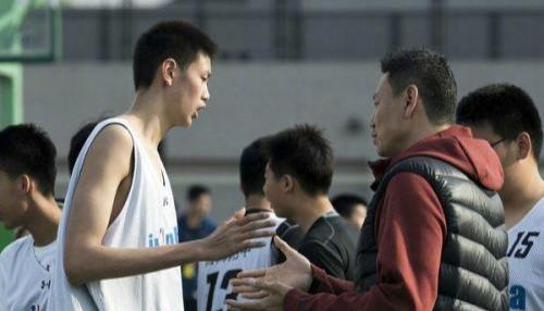 男篮国家队主帅李楠之子，17岁2米16，男篮接班人横空出世！(4)