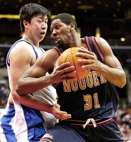 王治郅的nba生涯 王治郅在NBA的7大高光时刻(8)