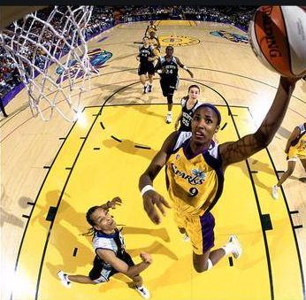 wnba中那个42号扣篮 WNBA第一位扣篮球星的传奇故事(5)
