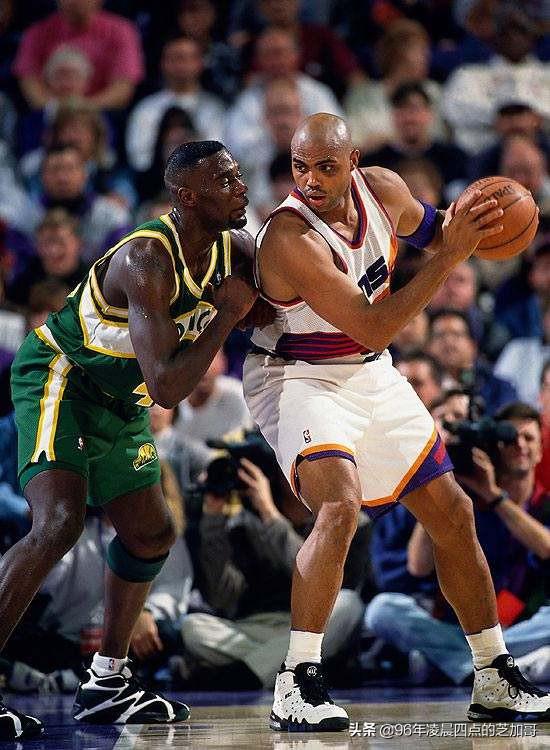 92-93年nba总决赛 1993年NBA总决赛第四场——钻石一代的经典对决(1)