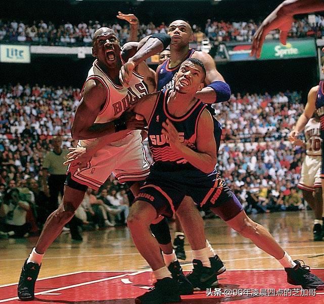 92-93年nba总决赛 1993年NBA总决赛第四场——钻石一代的经典对决(3)