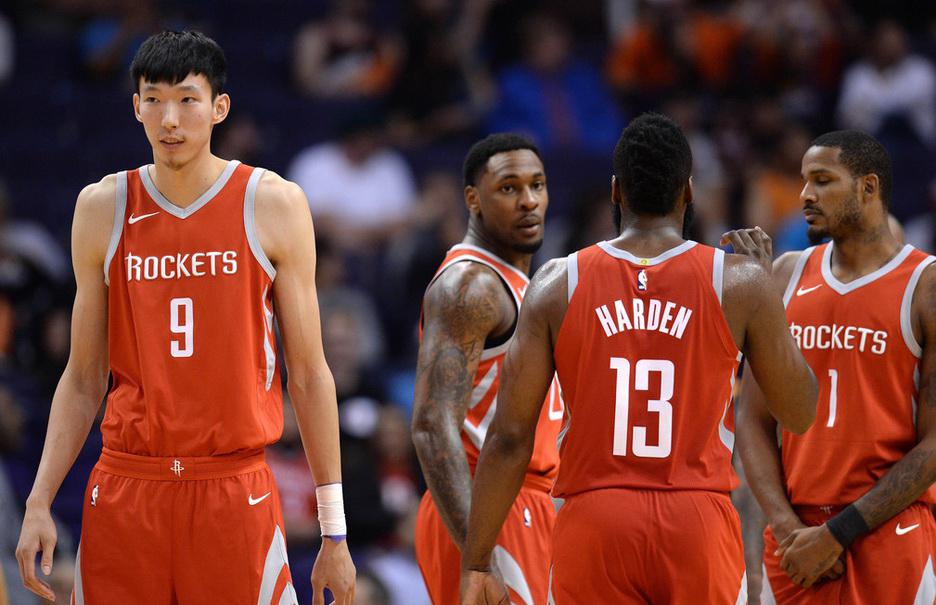 nba球星中国球员 NBA再现三位中国球员(1)