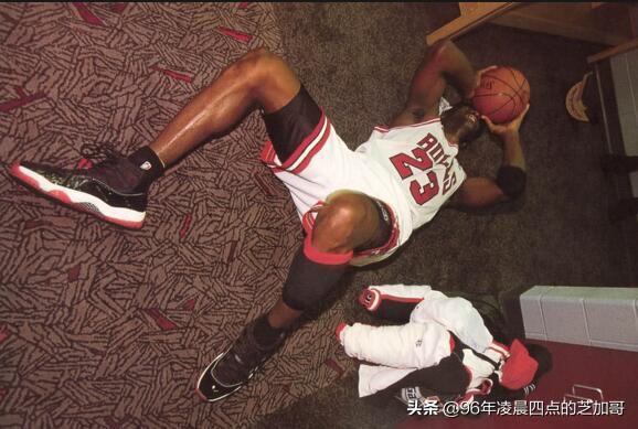 1993nba总决赛第一场 1997年NBA总决赛第一场——完美的压哨绝杀(2)