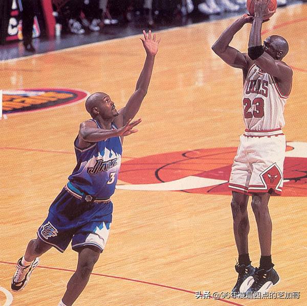 1993nba总决赛第一场 1997年NBA总决赛第一场——完美的压哨绝杀(8)