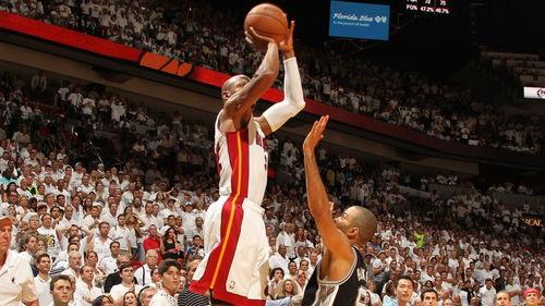 在NBA比赛上，为什么球员的第一选择是上篮，而往往绝杀球都是投篮？两者谁重要一些？(3)