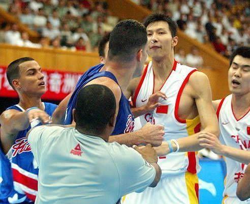 中国男篮暴力事件大盘点，明明是打架为何带着篮球？(5)
