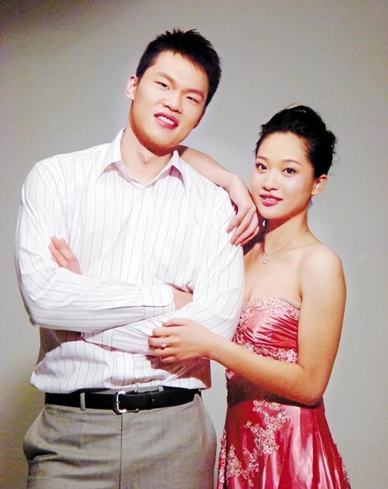 篮球名将朱芳雨：CBA第一个万分先生，结婚、离婚、再婚轰轰烈烈(7)