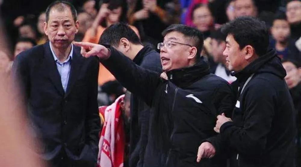 CBA刘维伟到青岛队后提出两个要求，高诗岩或郭艾伦要签下一个(2)