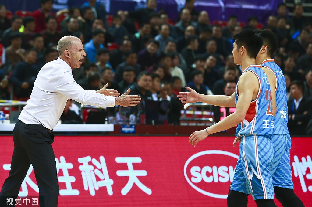 对话｜名帅戈尔执教香港球队，13年时间，他读懂中国篮球(6)