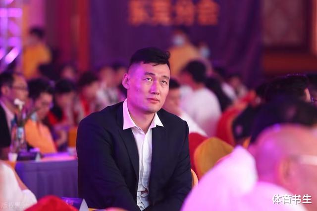 中国男篮顶级后卫收入曝光，年薪不敌广东老将苏伟，引发球迷热议(5)
