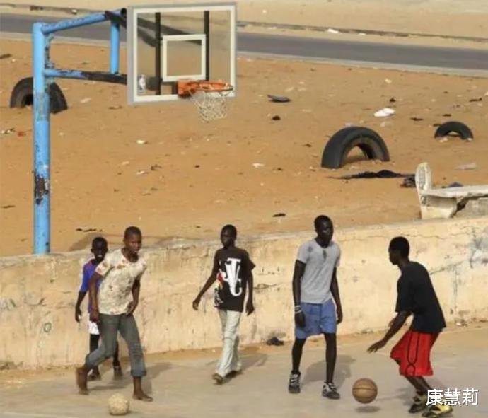 同样是黑人，为什么非洲的篮球水平差美国这么多？(6)