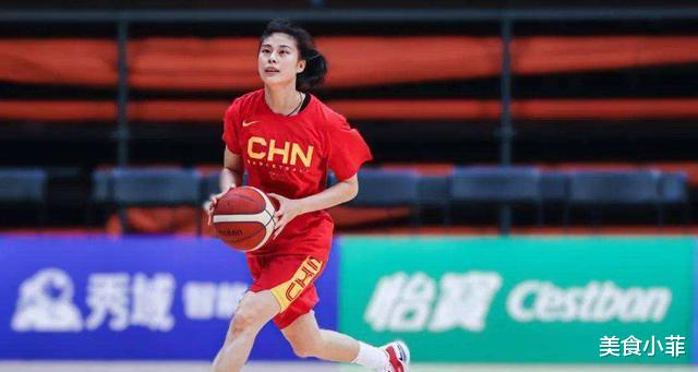 中国女篮最强后卫王思雨，球风和她的颜值并存的女篮选手！(1)