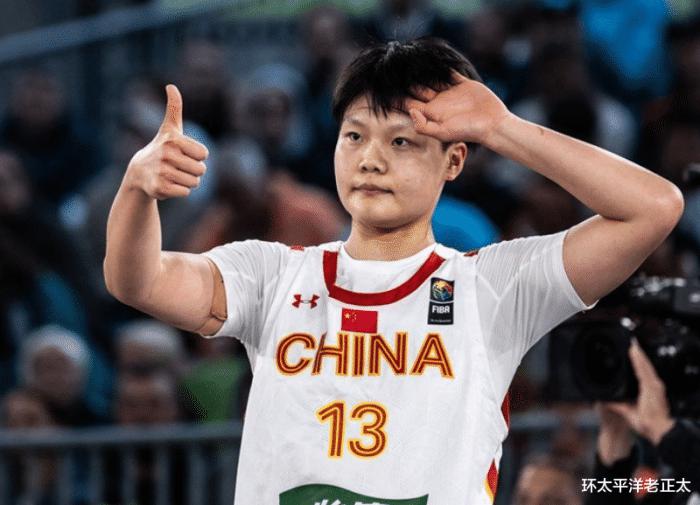 2连胜！中国女篮击败卫冕冠军，小组第1出线，央视盛赞：定海神针(1)