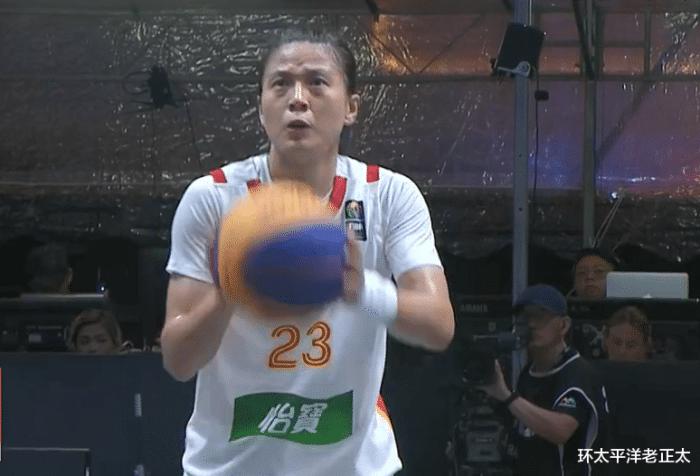 2连胜！中国女篮击败卫冕冠军，小组第1出线，央视盛赞：定海神针(5)