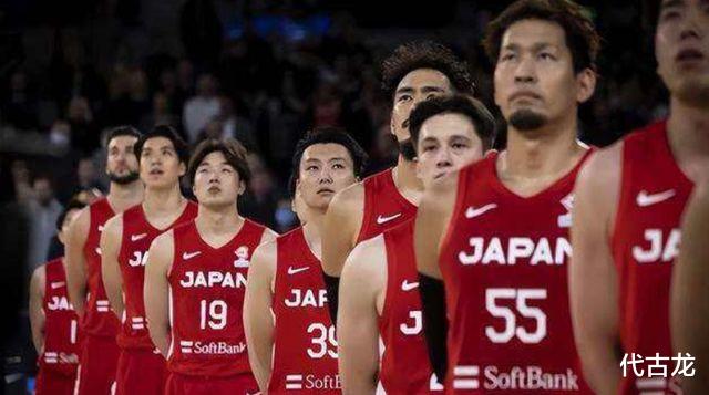 半场落后15分！日本男篮vs澳大利亚：篮板9-29，三归化拿3分(1)