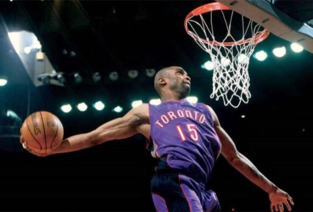 生涯扣篮2000次有多难？翻遍NBA75年历史，只有三位大神做到！(7)