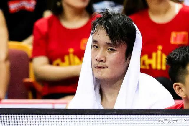 丁彦雨航30万底薪签约上海，小丁是过去十年中国篮球最大的痛(5)