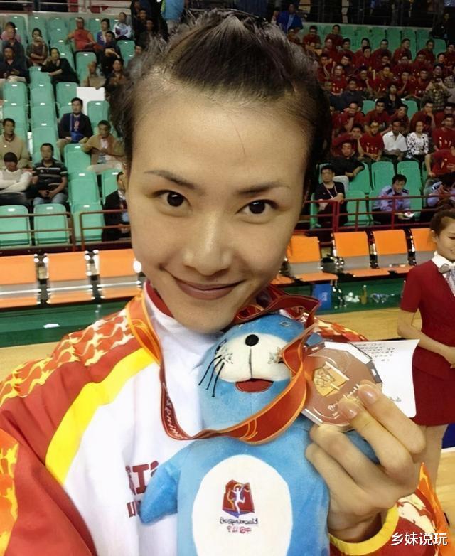 中国女篮身高1.95米，曾参加非诚勿扰，现在31岁的她怎么样了(2)
