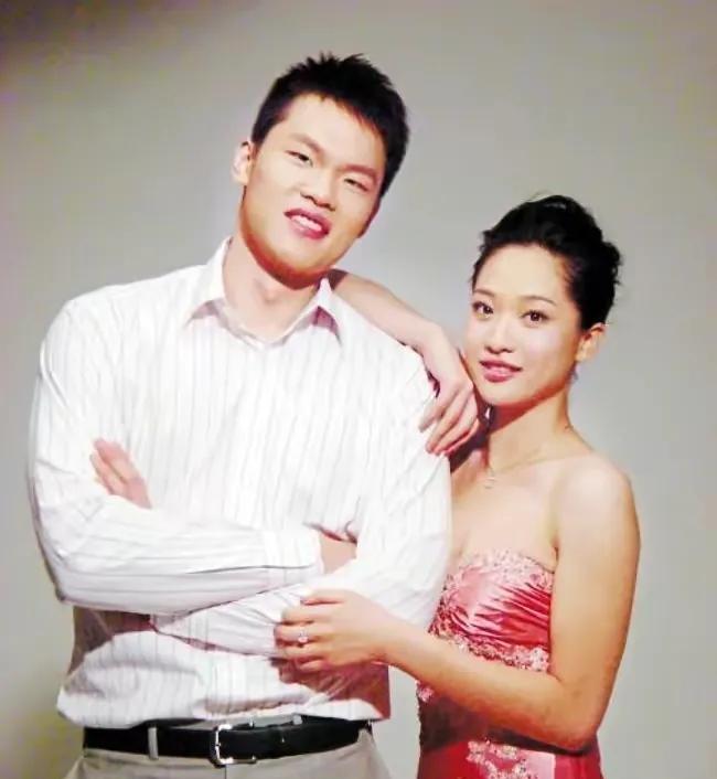 朱芳雨的二任老婆，朱芳雨为何与结发妻子离婚而选择广州富二代呢(3)