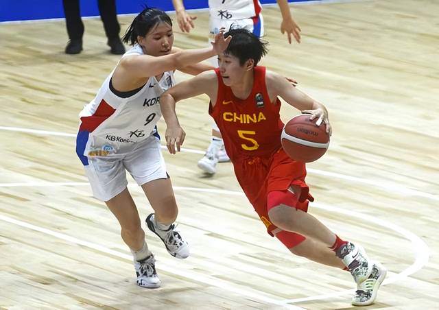 中国U18女篮战胜韩国晋级四强 年轻球员们状态不稳应多进行鼓励(1)