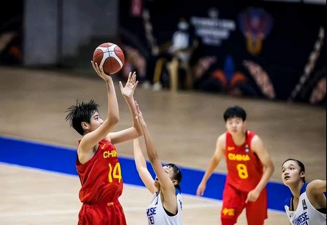 中国U18女篮战胜韩国晋级四强 年轻球员们状态不稳应多进行鼓励(2)