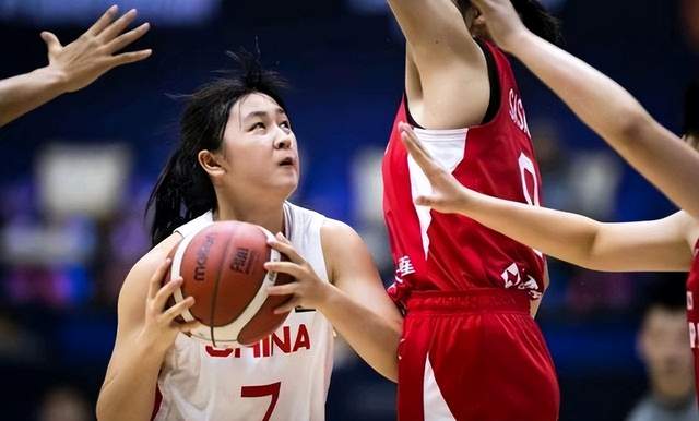 中国U18女篮战胜韩国晋级四强 年轻球员们状态不稳应多进行鼓励(5)
