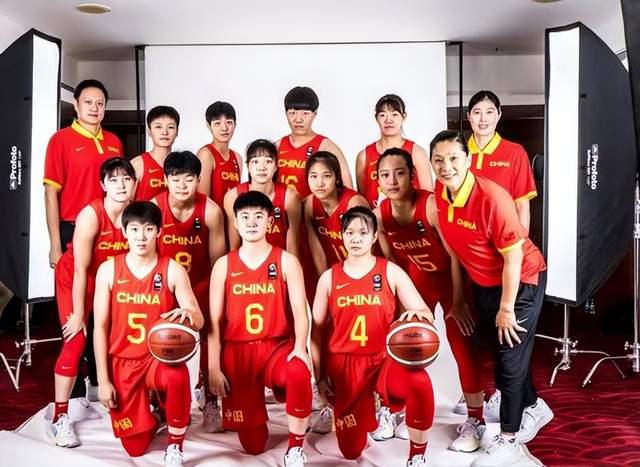 中国U18女篮战胜韩国晋级四强 年轻球员们状态不稳应多进行鼓励(6)