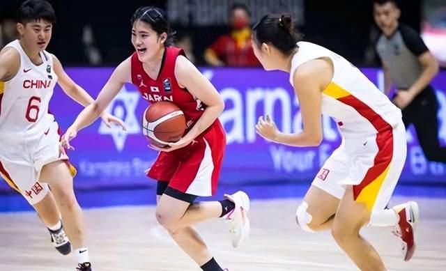 中国U18女篮战胜韩国晋级四强 年轻球员们状态不稳应多进行鼓励(7)