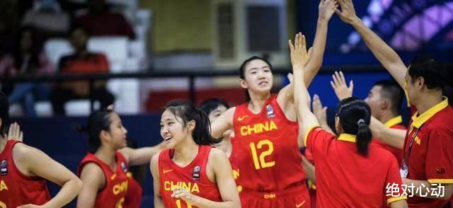 亚锦赛决赛：李文霞哑火王静半场砍12分，中国女篮30-44澳大利亚(1)